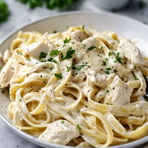 Slow Cooker Creamy Garlic Parmesan Chicken Pasta